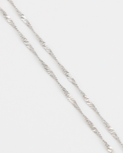 Detailed shot of the twisted chain pattern on the Jamie Silver necklace.