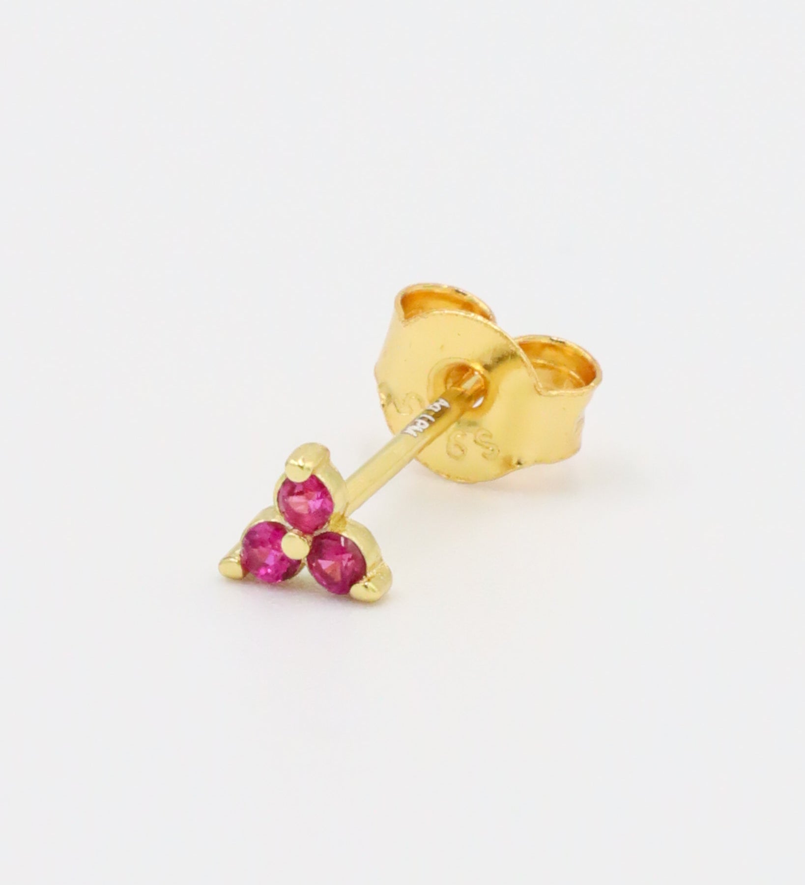 A single Vivian Pink stud earring made from gold-plated 925 sterling silver with pink zirconia stones in a triangular cluster design.