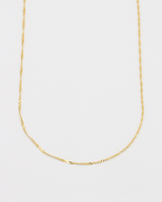 Close-up of Jamie Gold necklace in gold-plated 925 sterling silver, featuring a twisted rope chain design.