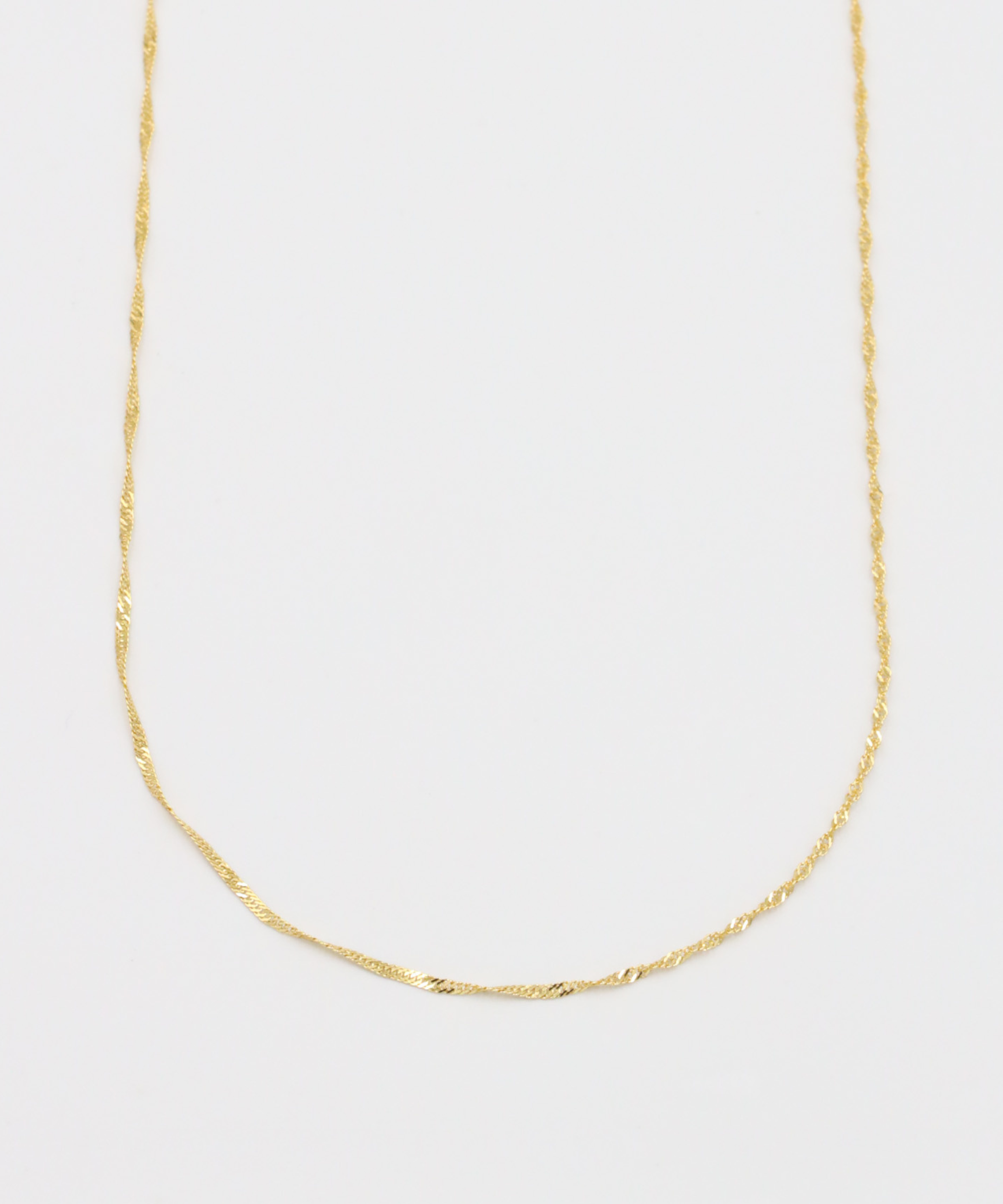 Close-up of Jamie Gold necklace in gold-plated 925 sterling silver, featuring a twisted rope chain design.