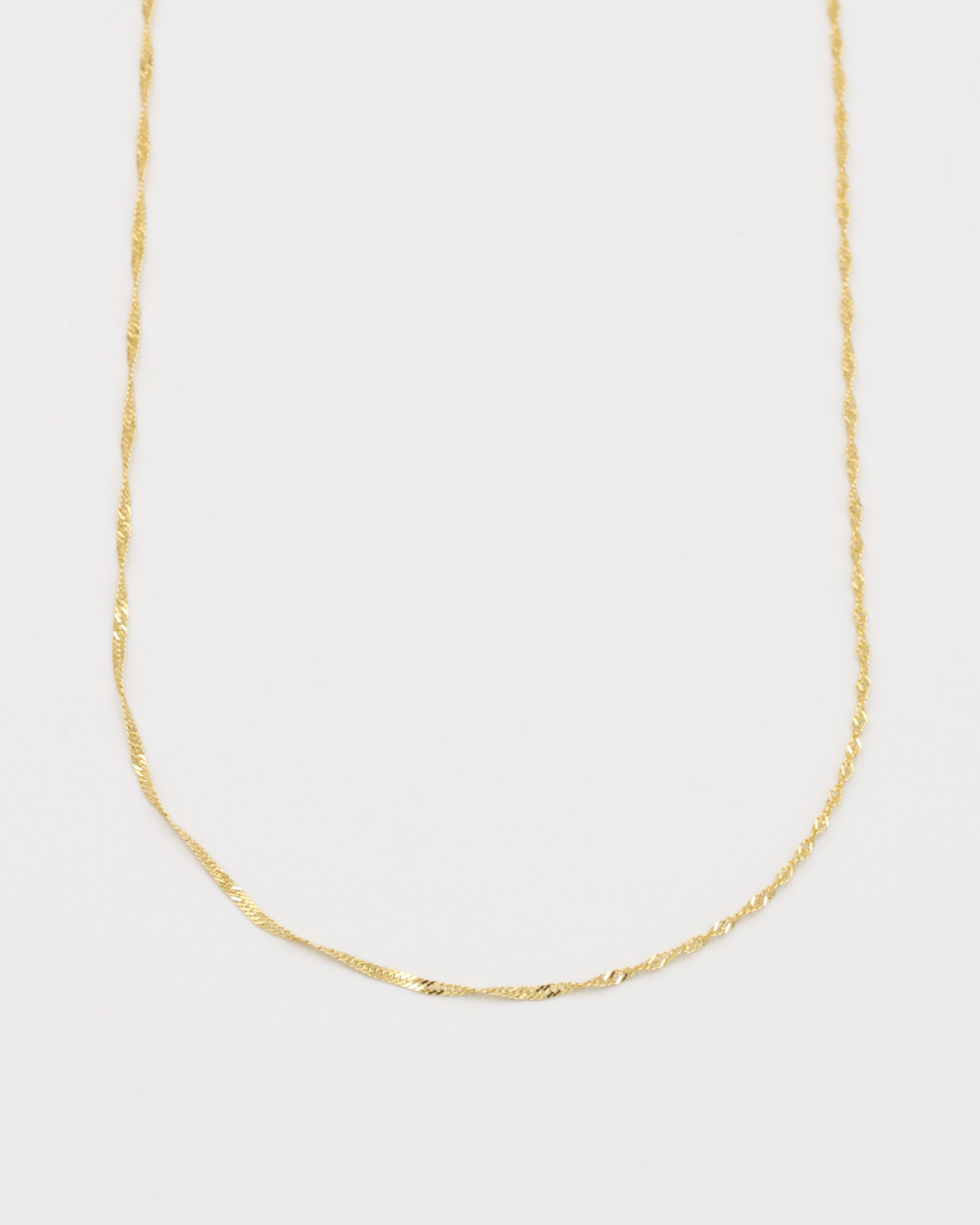 Close-up of Jamie Gold necklace in gold-plated 925 sterling silver, featuring a twisted rope chain design.