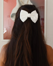 Bow Medium White Hairclip