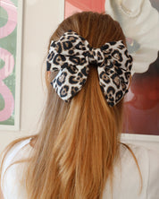 Bow Leo White Hairclip