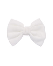 Bow Medium White Hairclip