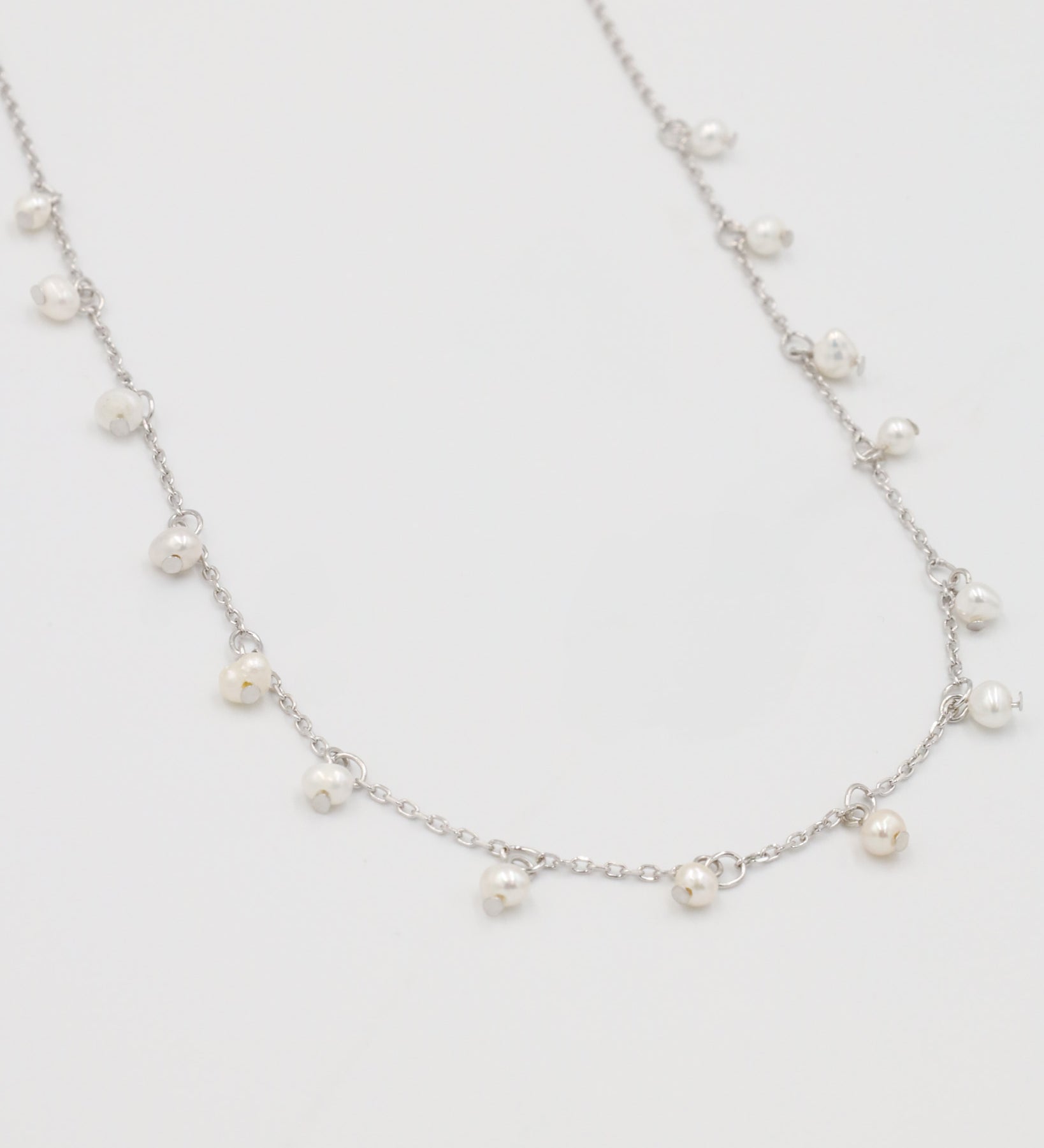 Beatrice_Necklace_Silver_CloseUp.jpg