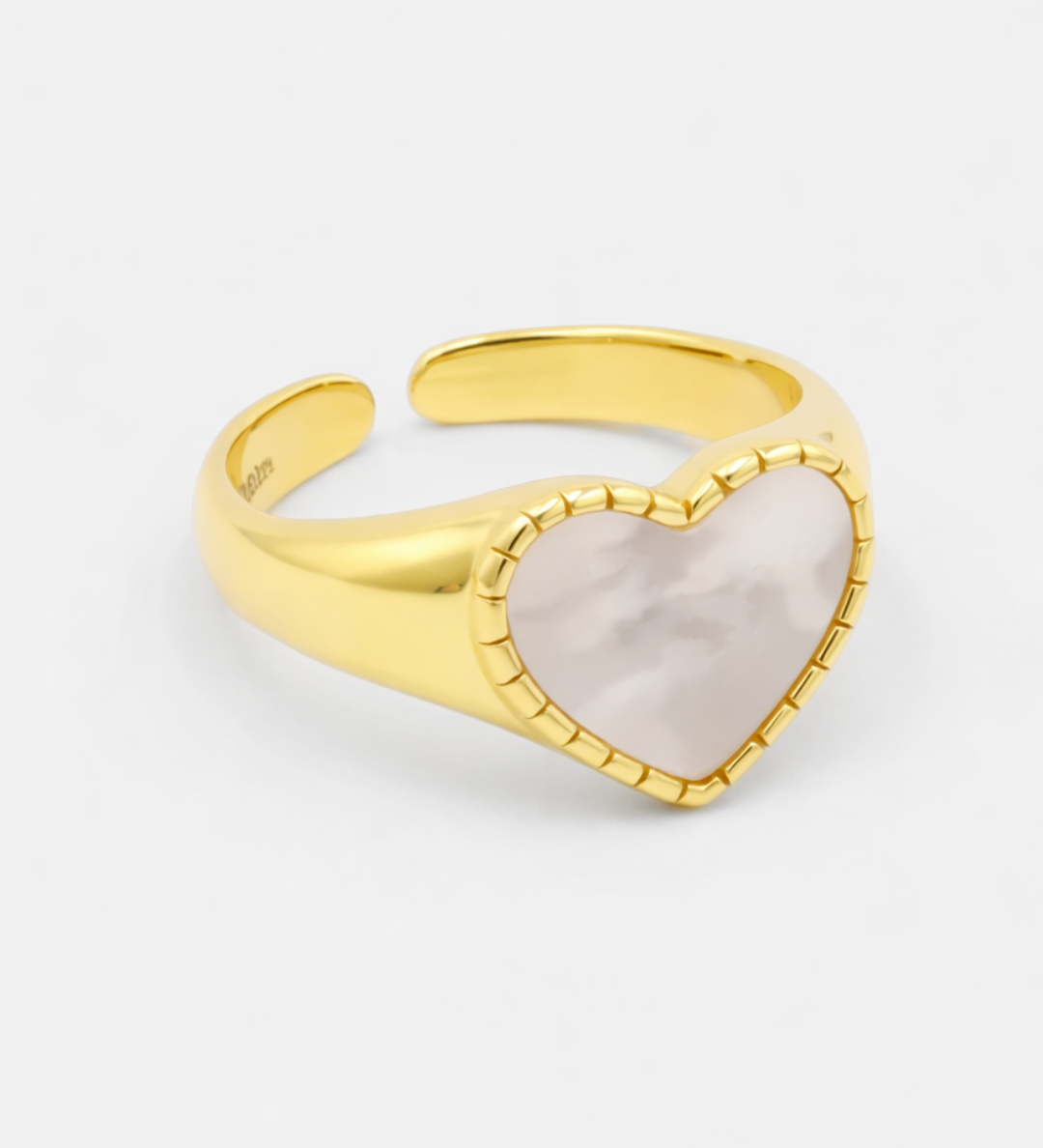 Charlotte_Ring_Gold_2.png