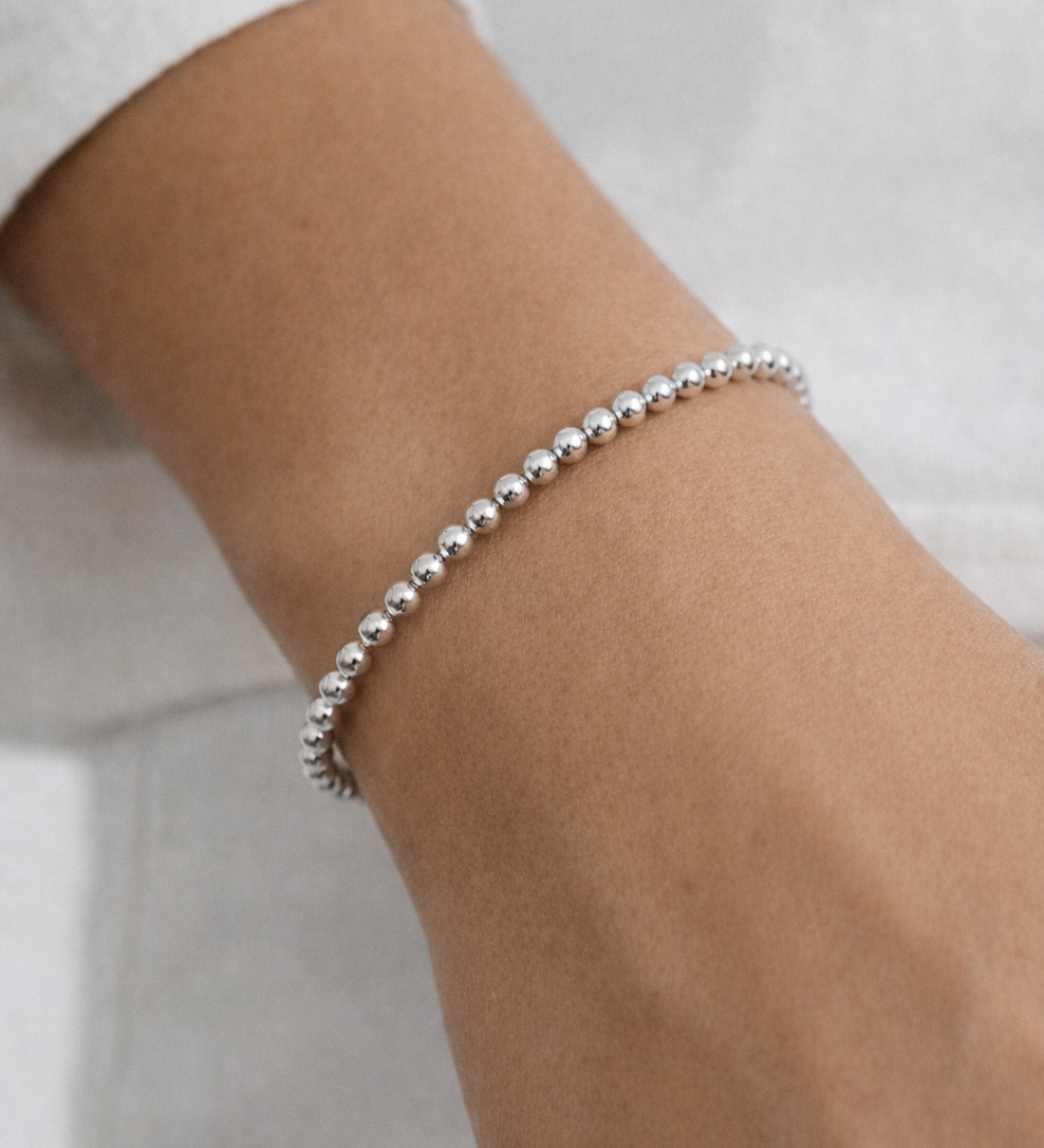 Jacky_Bracelet_Silver_Worn.png