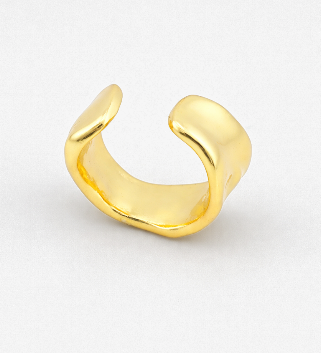 Kael_EarCuff_Gold_2_c0006da6-6b92-409e-a00f-577e2257ca15.png