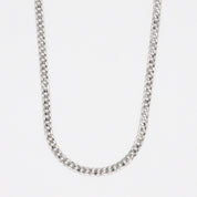A silver-colored necklace with a chain length of 45cm.