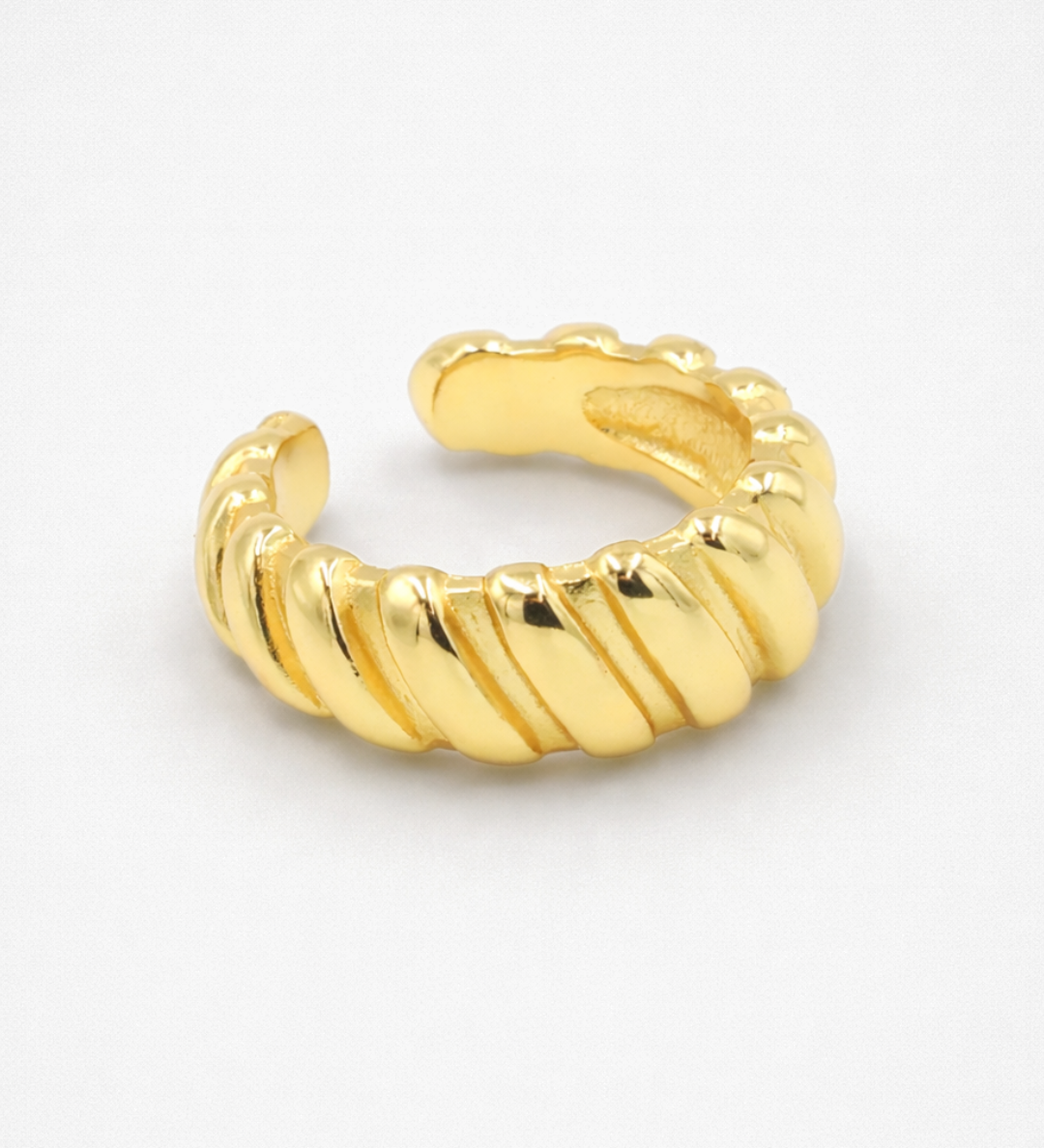 Nele_EarCuff_Gold_2_d2363df5-d73e-473b-8e9d-1024f6f6a6e4.png