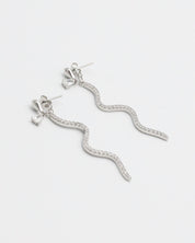A pair of silver hoop earrings with a serpentine design, featuring a pressure system for anchoring.
