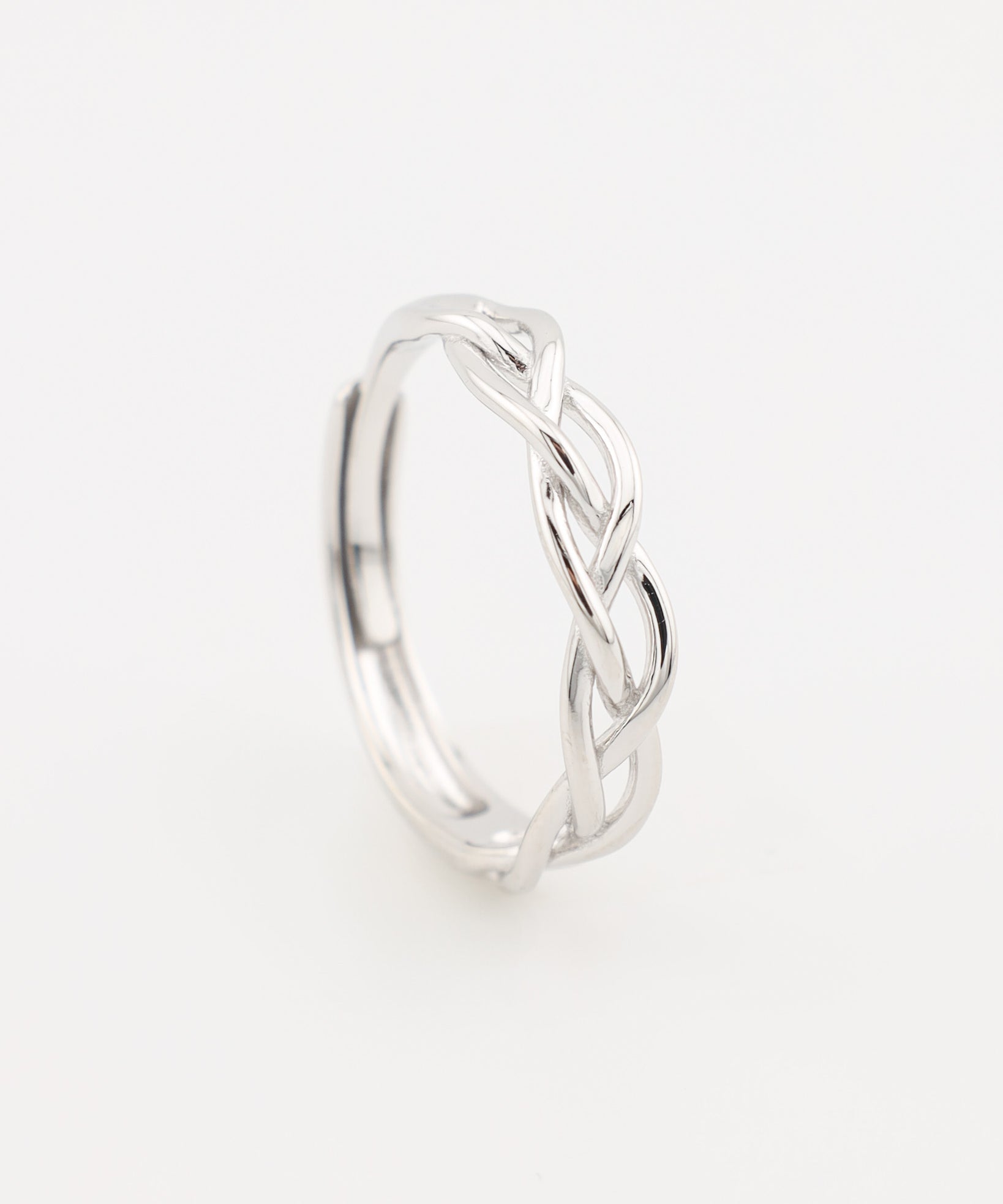 Shirley_Ring_Silver_Standing_1.jpg