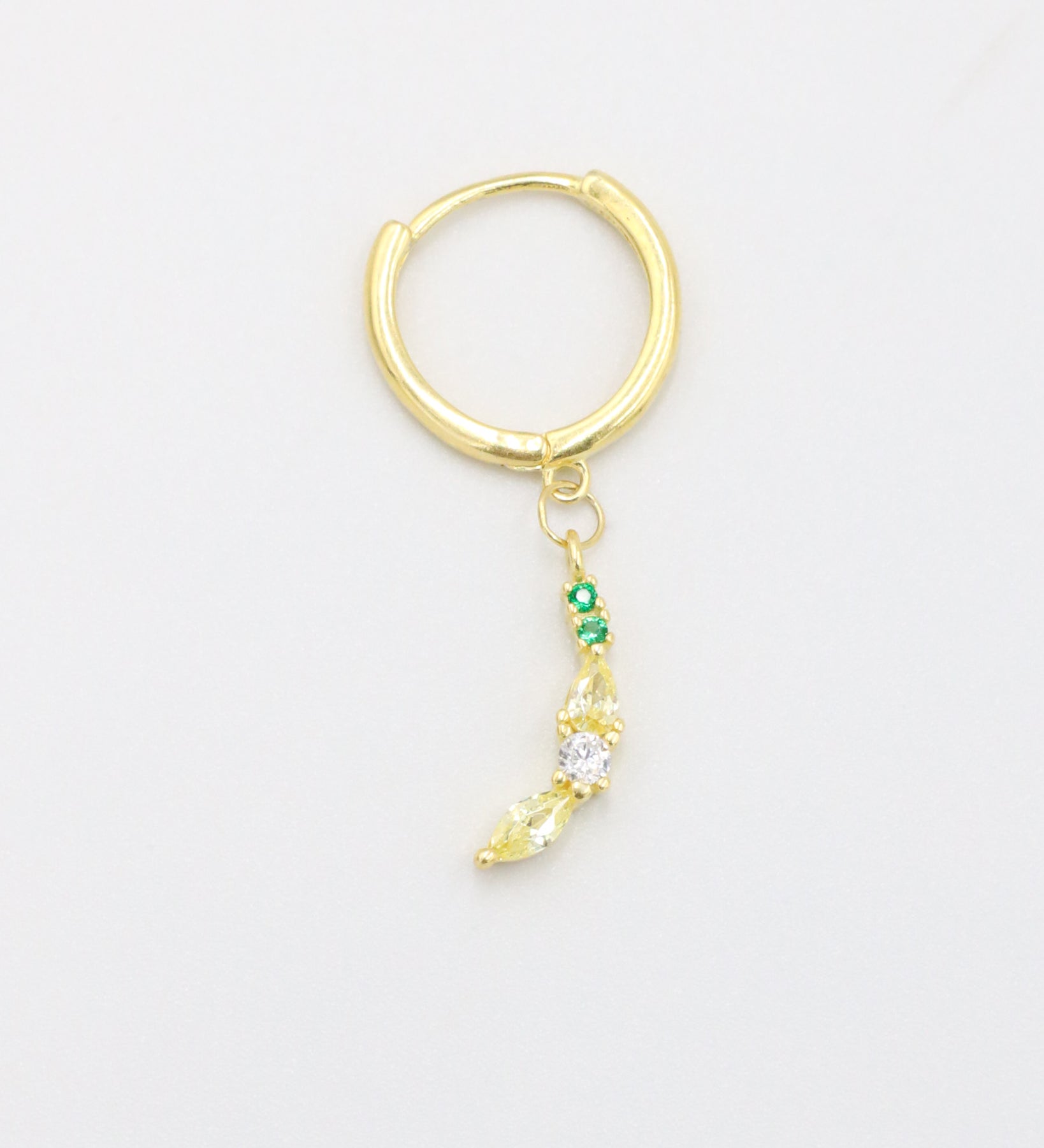 Single banana-shaped earring in gold-plated sterling silver with yellow and green zirconia stones.