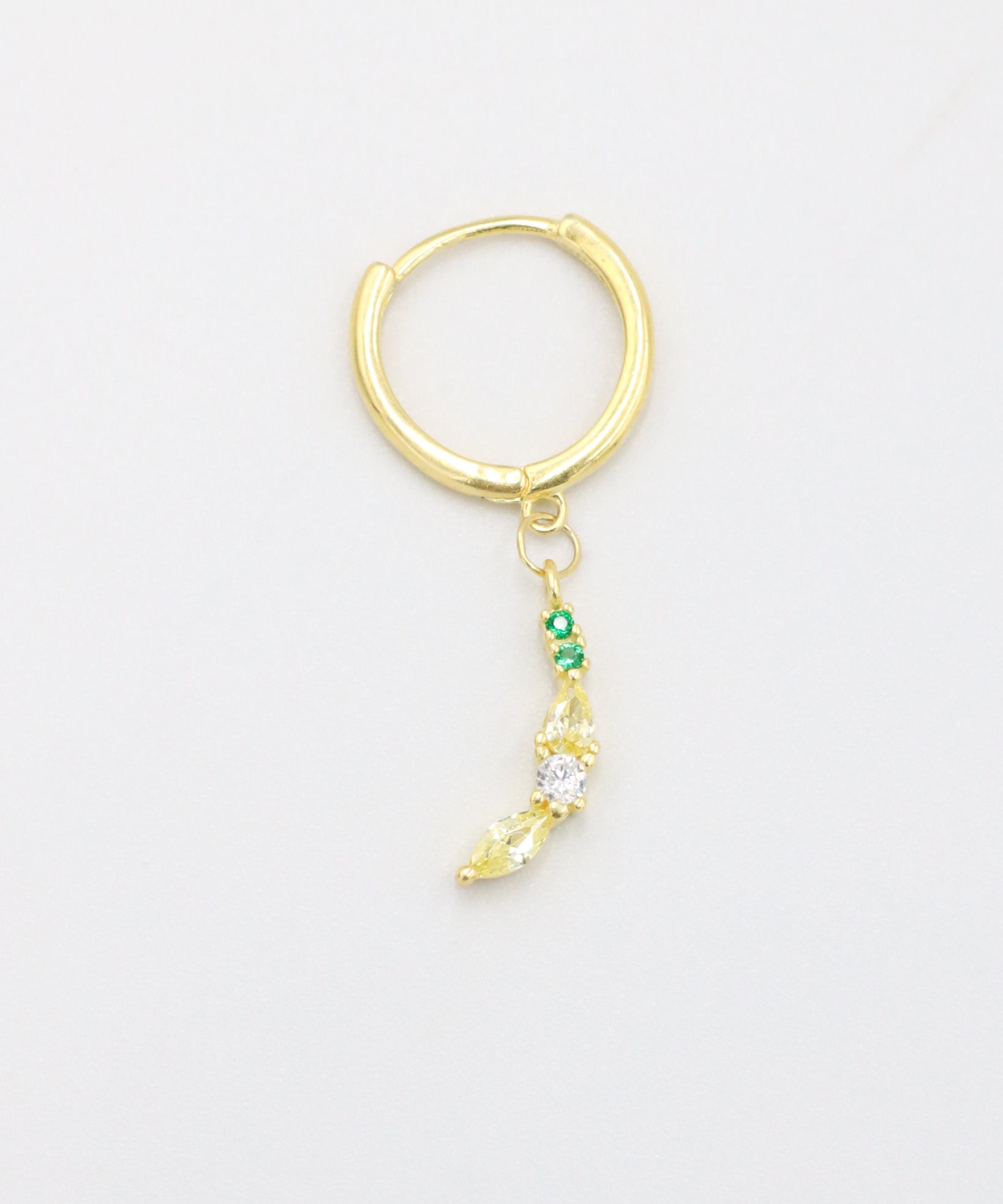 Single banana-shaped earring in gold-plated sterling silver with yellow and green zirconia stones.