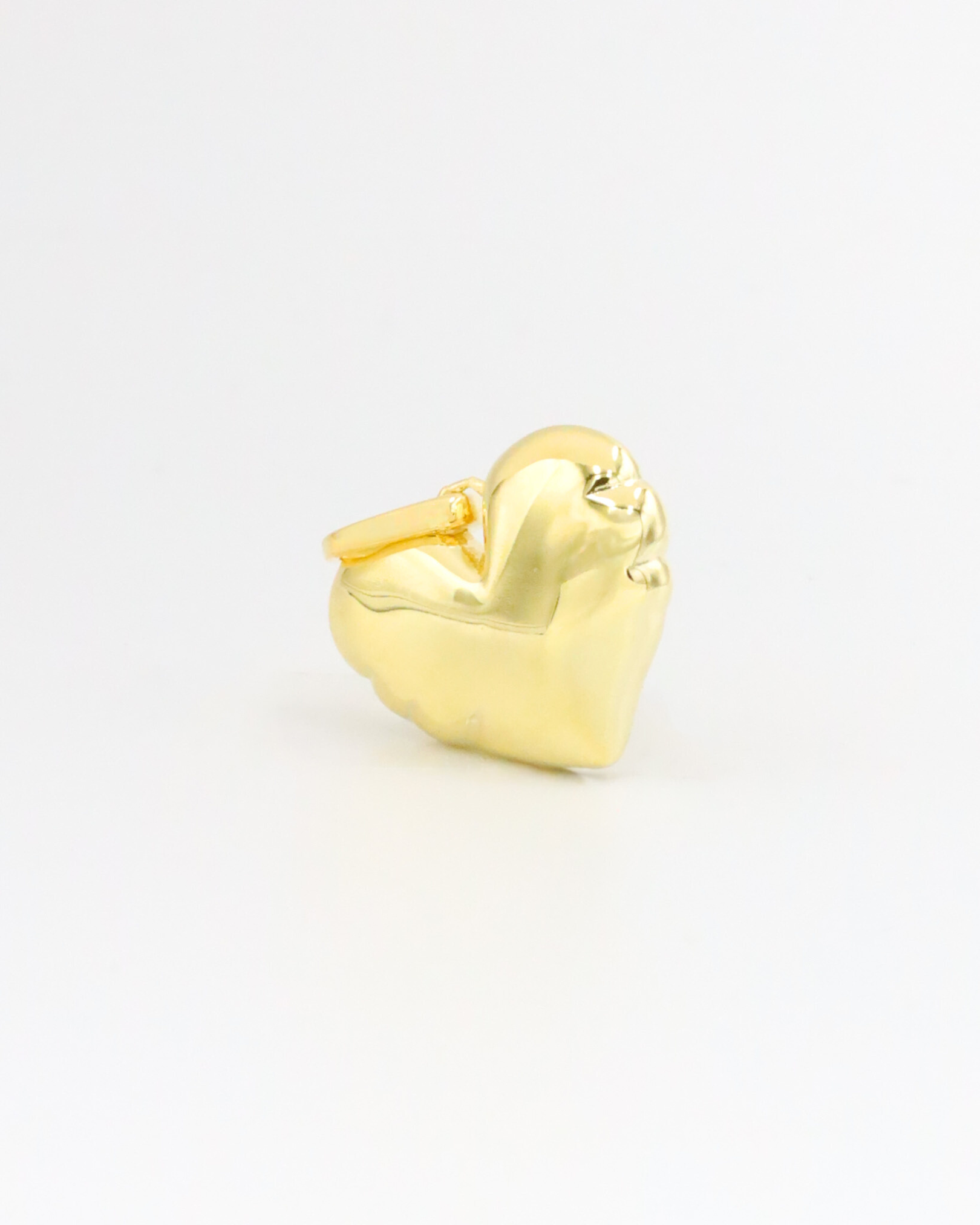 Side view of the Bella Gold heart pendant in gold-plated 925 sterling silver, displaying its smooth and rounded form.