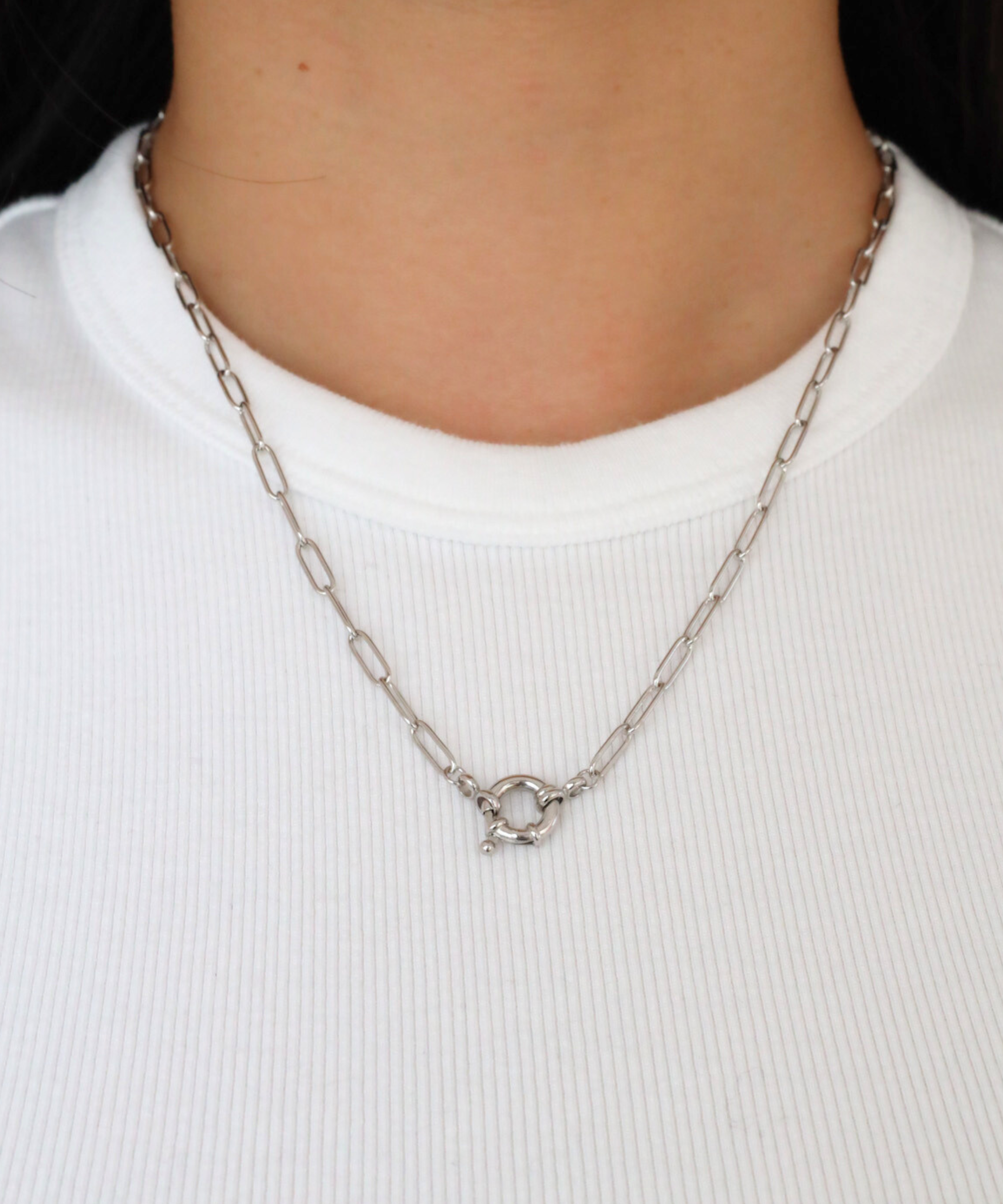 The Hunter Necklace in 925 sterling silver displayed on a person, showcasing its minimalist design and circular clasp.