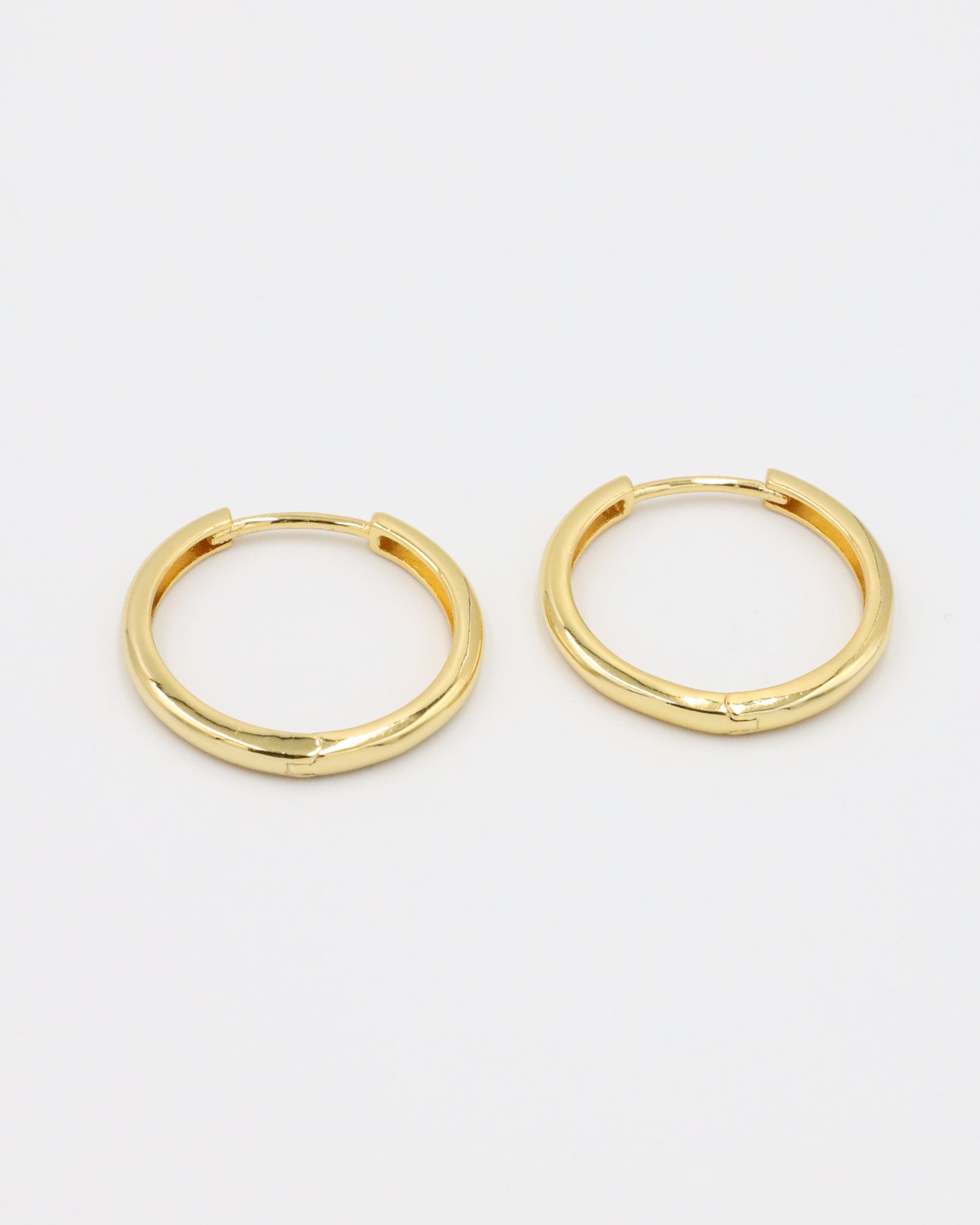 Single Rachele hoop earring in gold-plated sterling silver, showcasing a sleek, minimalist design.