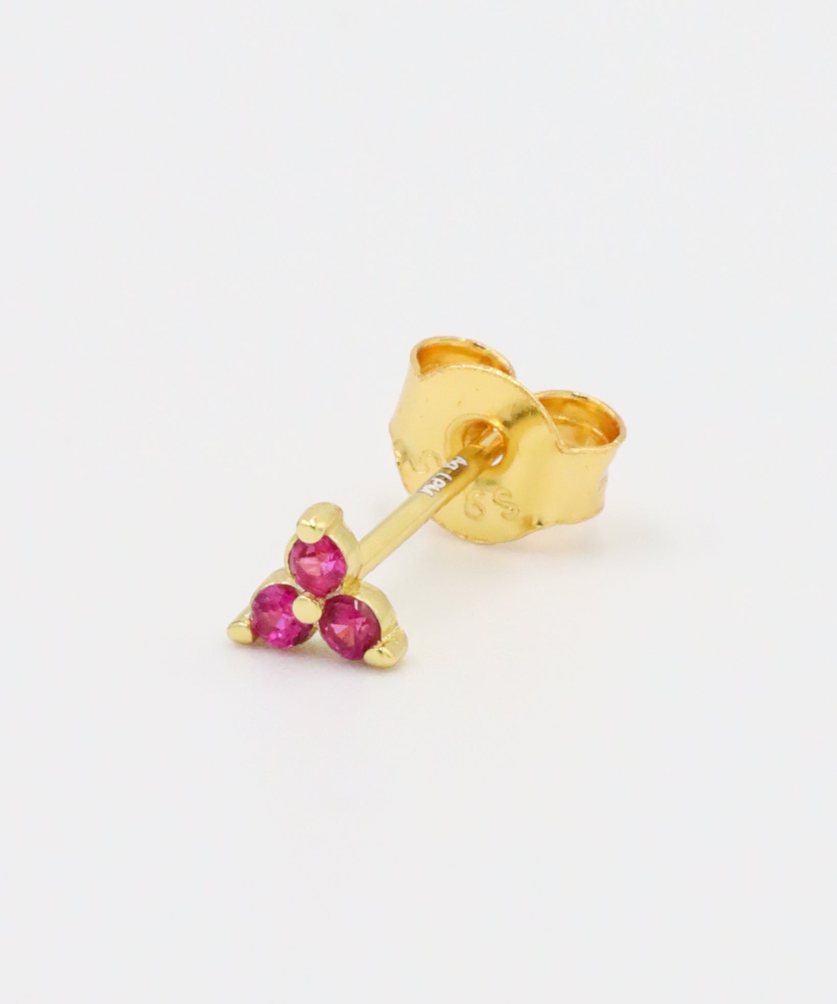 A single Vivian Pink stud earring made from gold-plated 925 sterling silver with pink zirconia stones in a triangular cluster design.