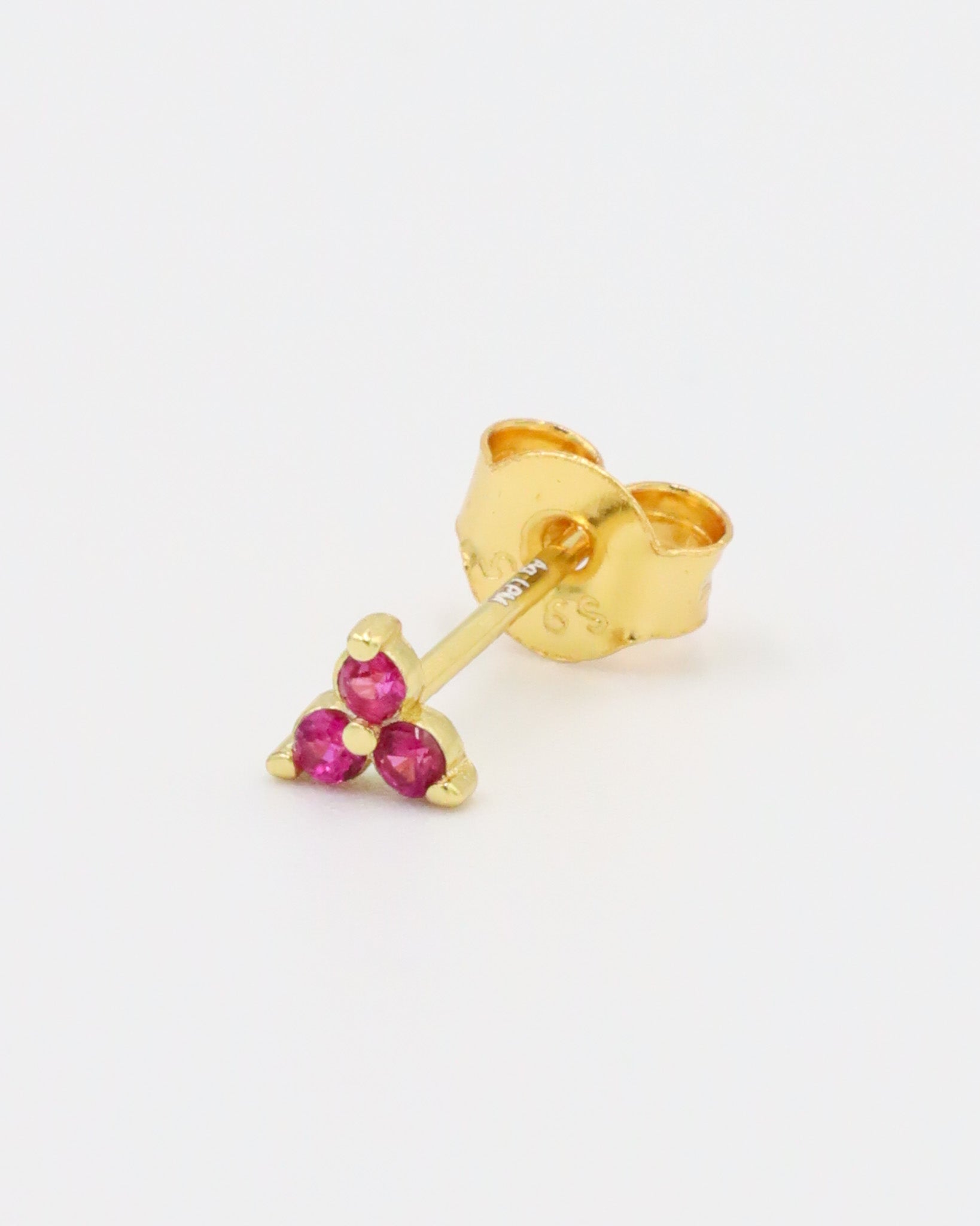 A single Vivian Pink stud earring made from gold-plated 925 sterling silver with pink zirconia stones in a triangular cluster design.