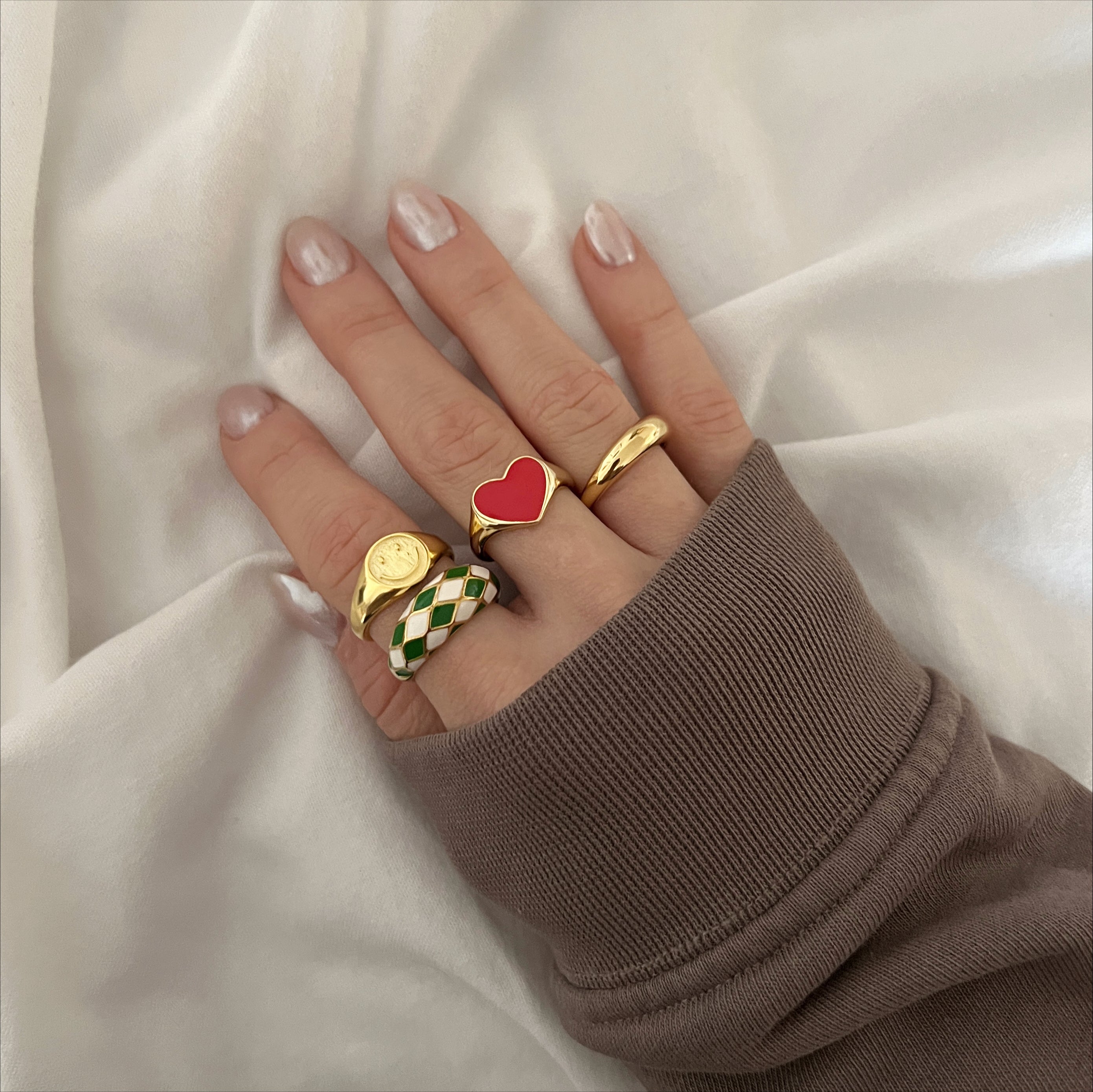Caro_Green_Gold_Ring_Worn.jpg