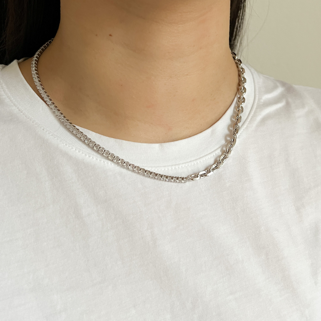 Noa_Necklace_Silver_Worn.png